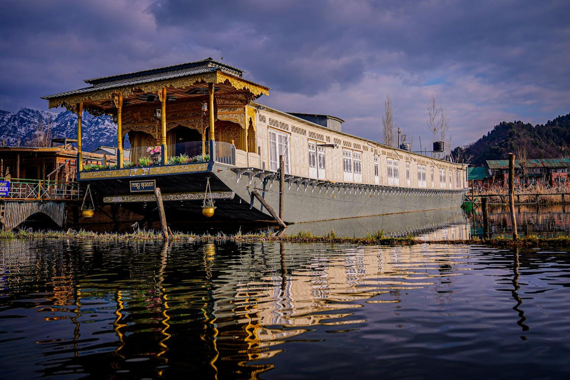 Foto de stock gratuita sobre arquitectura, barca, casa flotante, cuerpo de agua, embarcación, fondo de escritorio, fondo de la computadora, fondo de pantalla 4k, fondo de pantalla de la computadora, fondo de Foto de stock gratuita sobre arquitectura, barca, casa flotante, cuerpo de agua, embarcación, fondo de escritorio, fondo de la computadora, fondo de pantalla 4k, fondo de pantalla de la computadora, fondo de