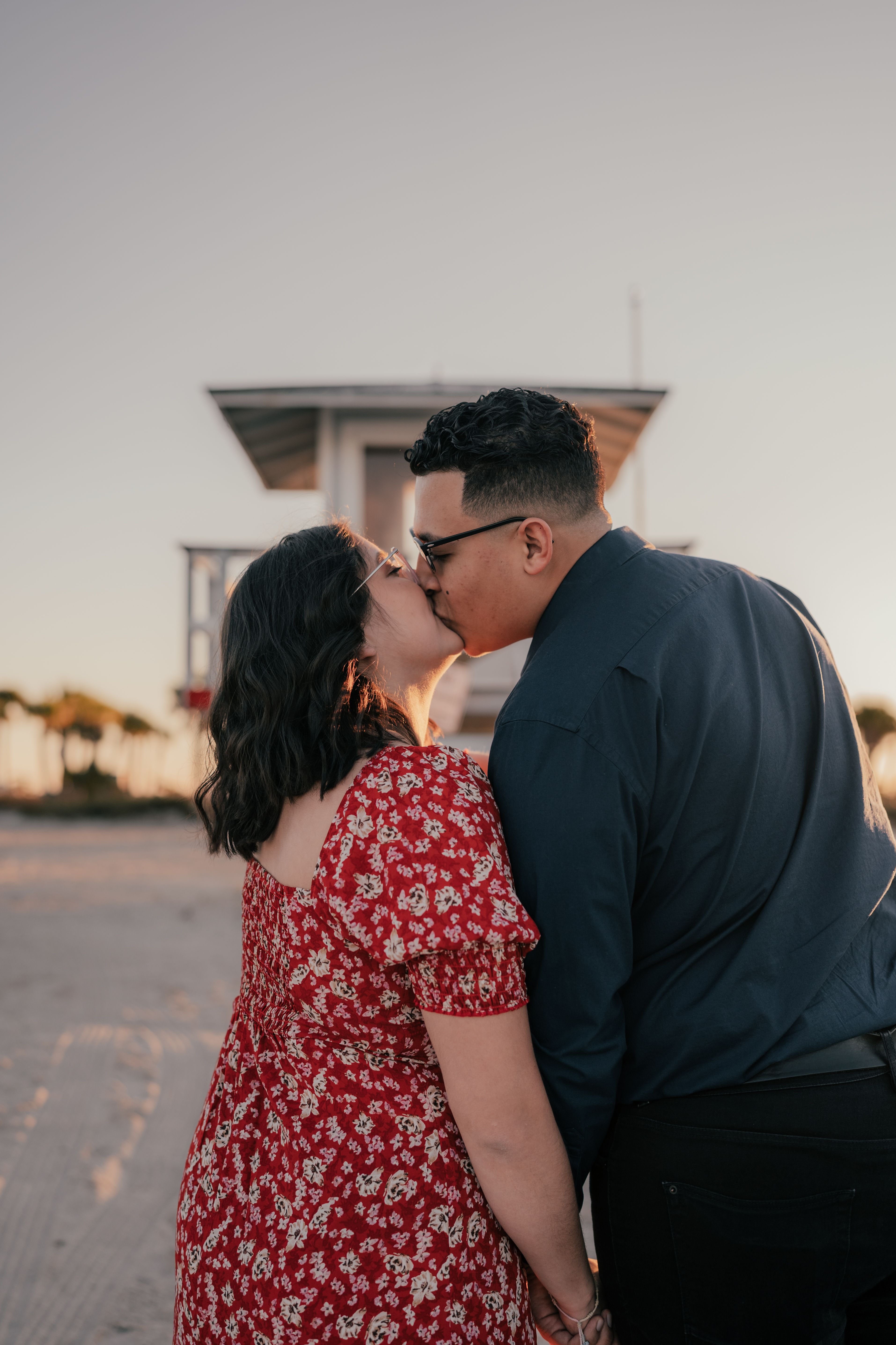 Close-Up Shot of a Couple Kissing · Free Stock Photo