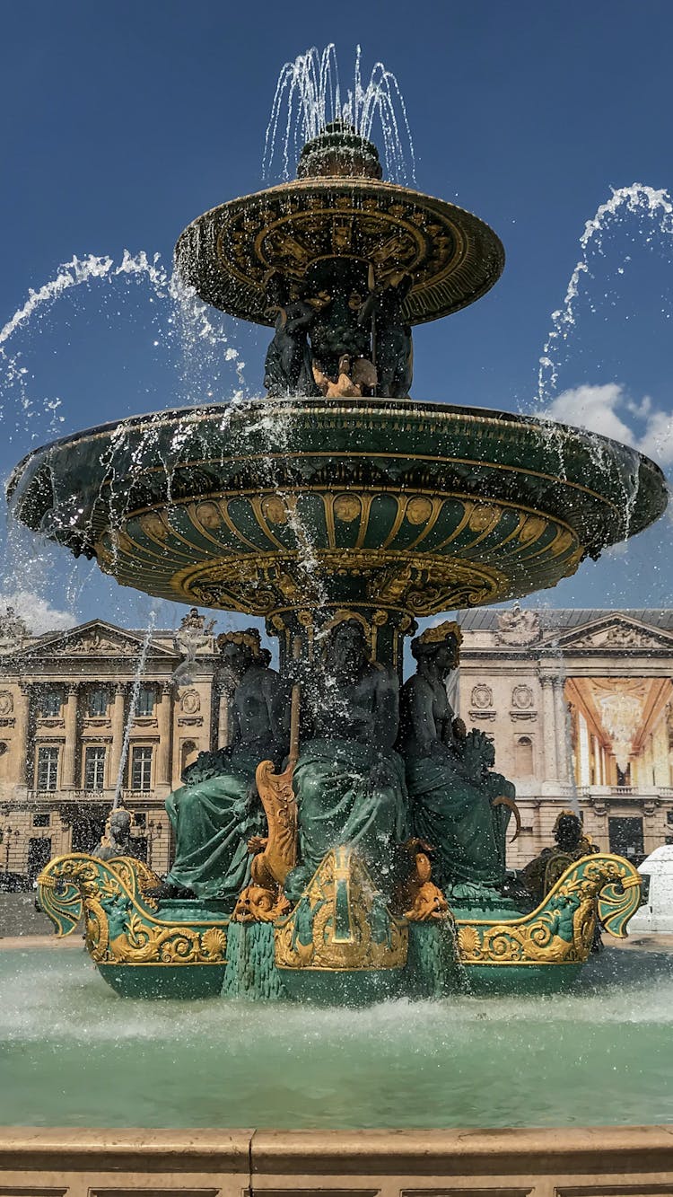 Fontaines De La Concorde, Place De La Concorde, Paris, France 