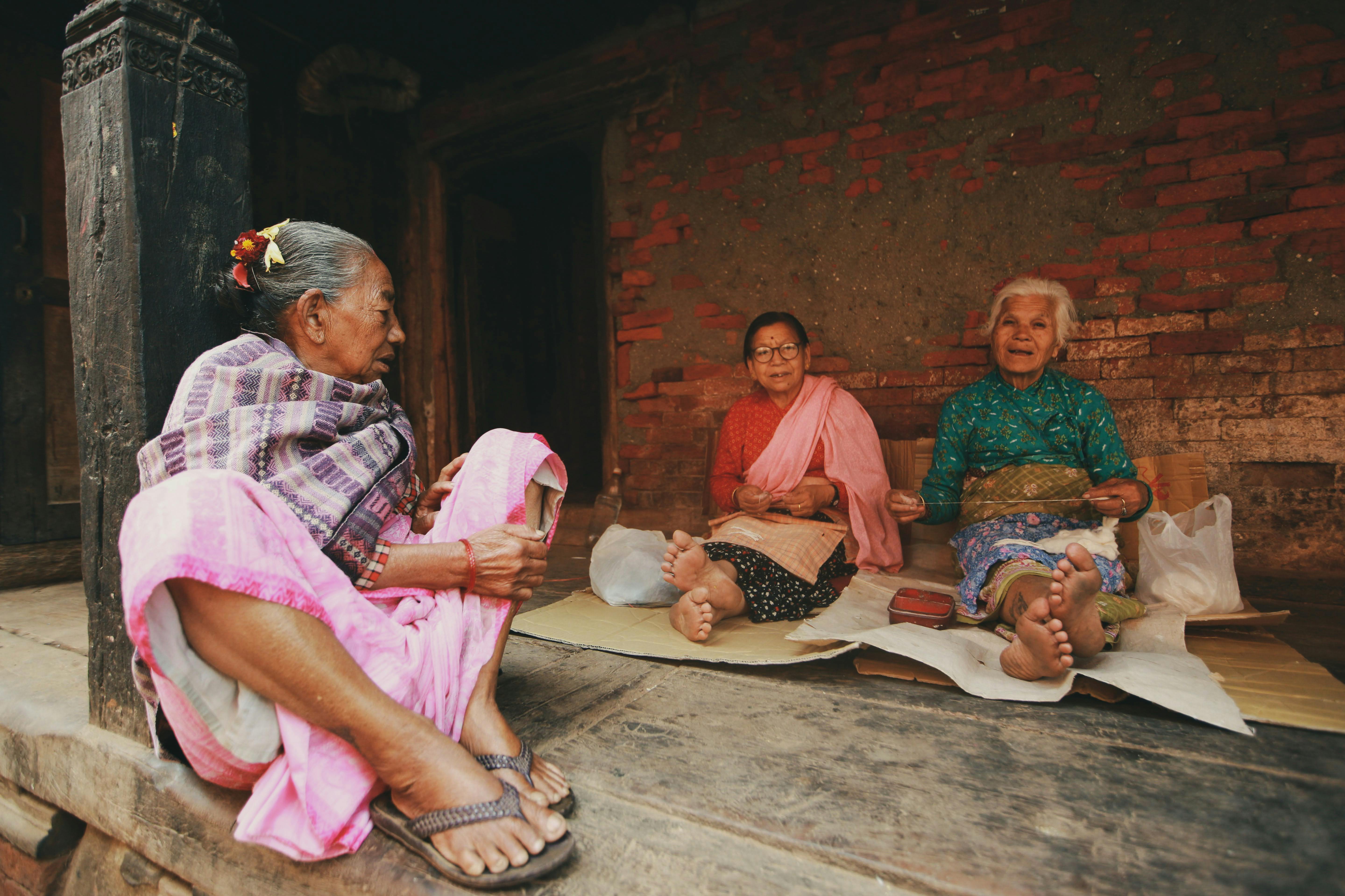 Women benefit from health camp — Photo by Mehmet Turgut  Kirkgoz on Pexels