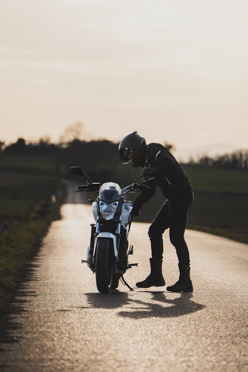 Gratis stockfoto met biker, helm, reizen