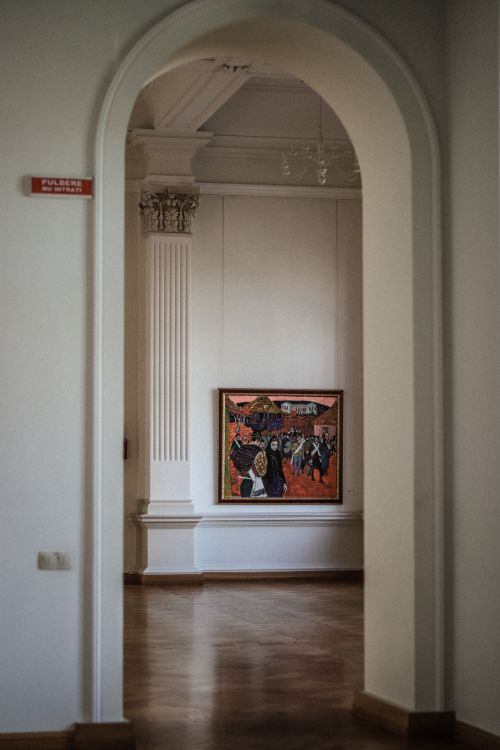 Free Elegant gallery interior view with framed artwork through archway. Stock Photo