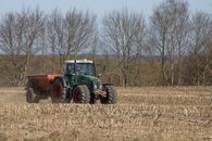 Fendt tractor with lime shaker on field