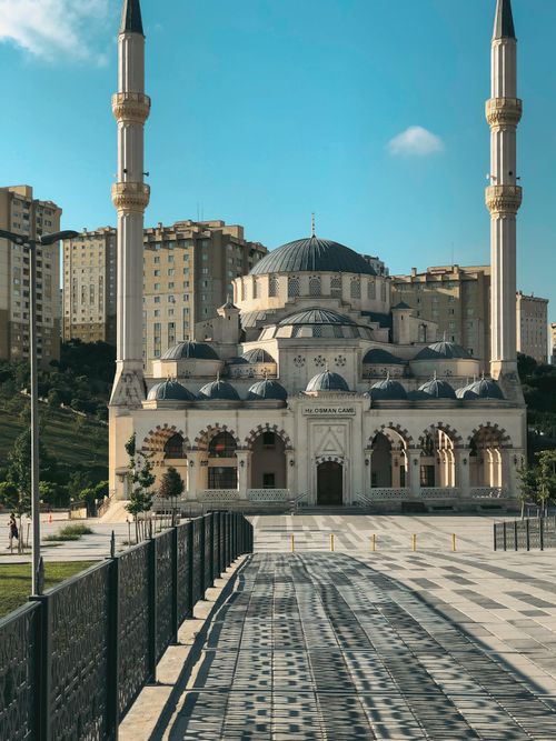 Free Stunning mosque with intricate design amidst urban scenery, under clear blue sky. Stock Photo