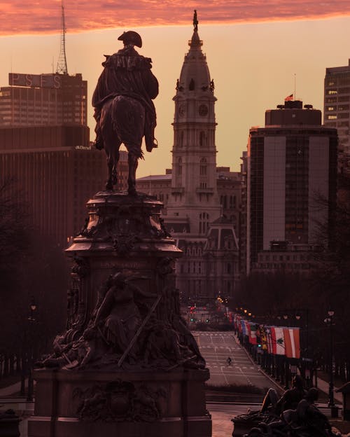 Gratis lagerfoto af ben franklin parkway, benjamin franklin parkway, bygninger