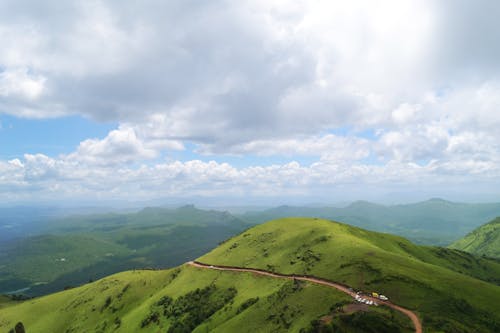 Immagine gratuita di cielo, colline, erba