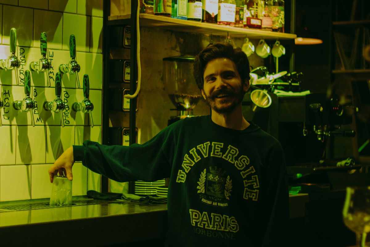 bar mythique Paris - Ambiance et décor : l’âme des bars légendaires de Paris