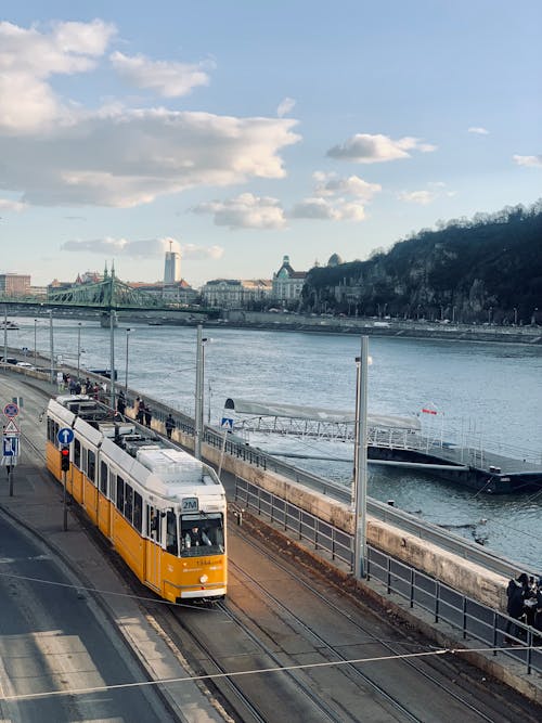 Fotobanka s bezplatnými fotkami na tému asfaltová cesta, biele-oblaky, čln