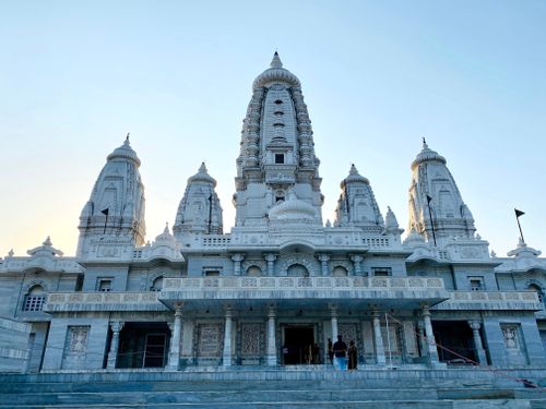 Free Capture of a majestic Hindu temple with intricate towers at sunset, symbolizing spirituality and tradition. Stock Photo