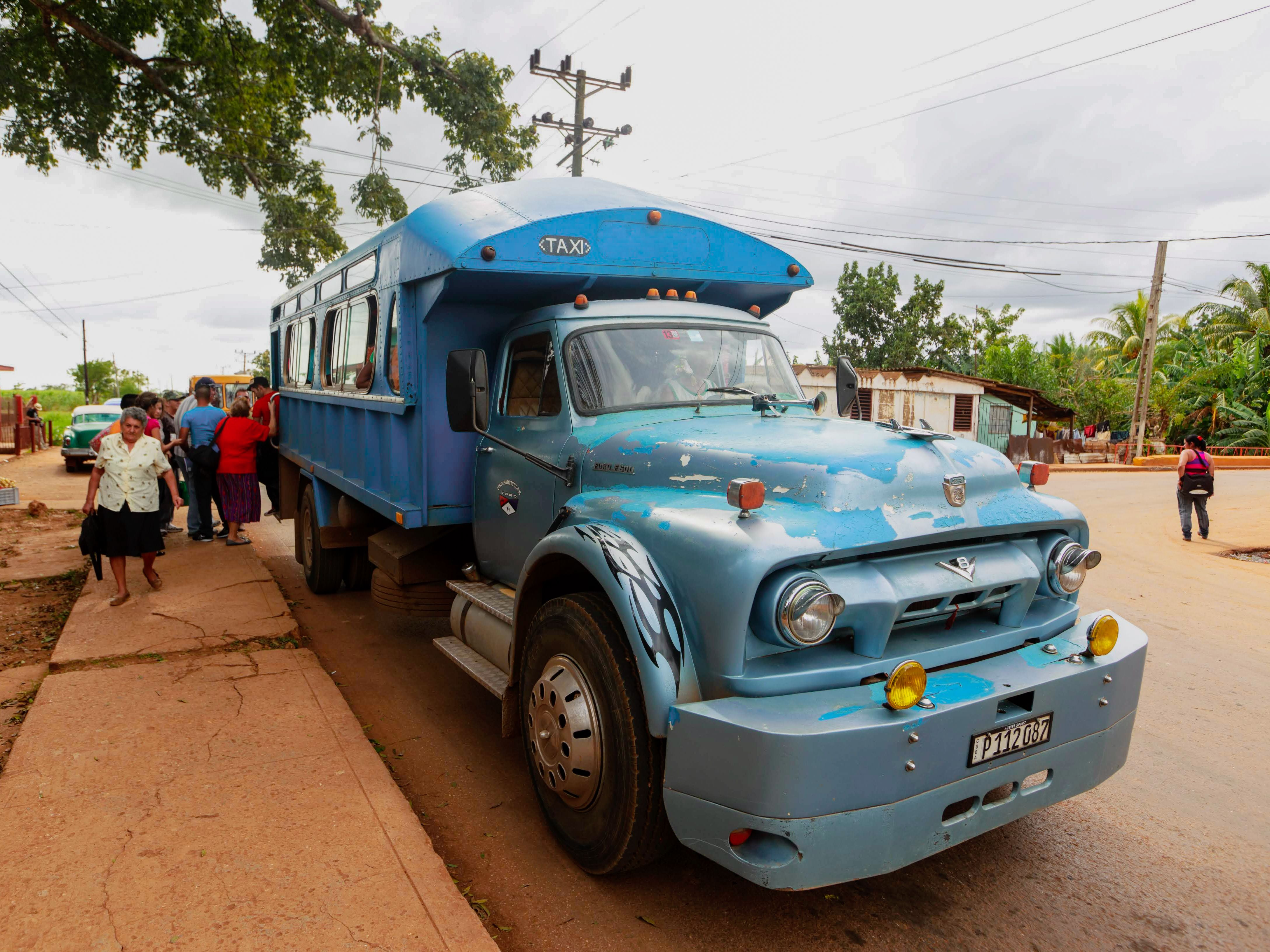 Talk transport at the pulpería