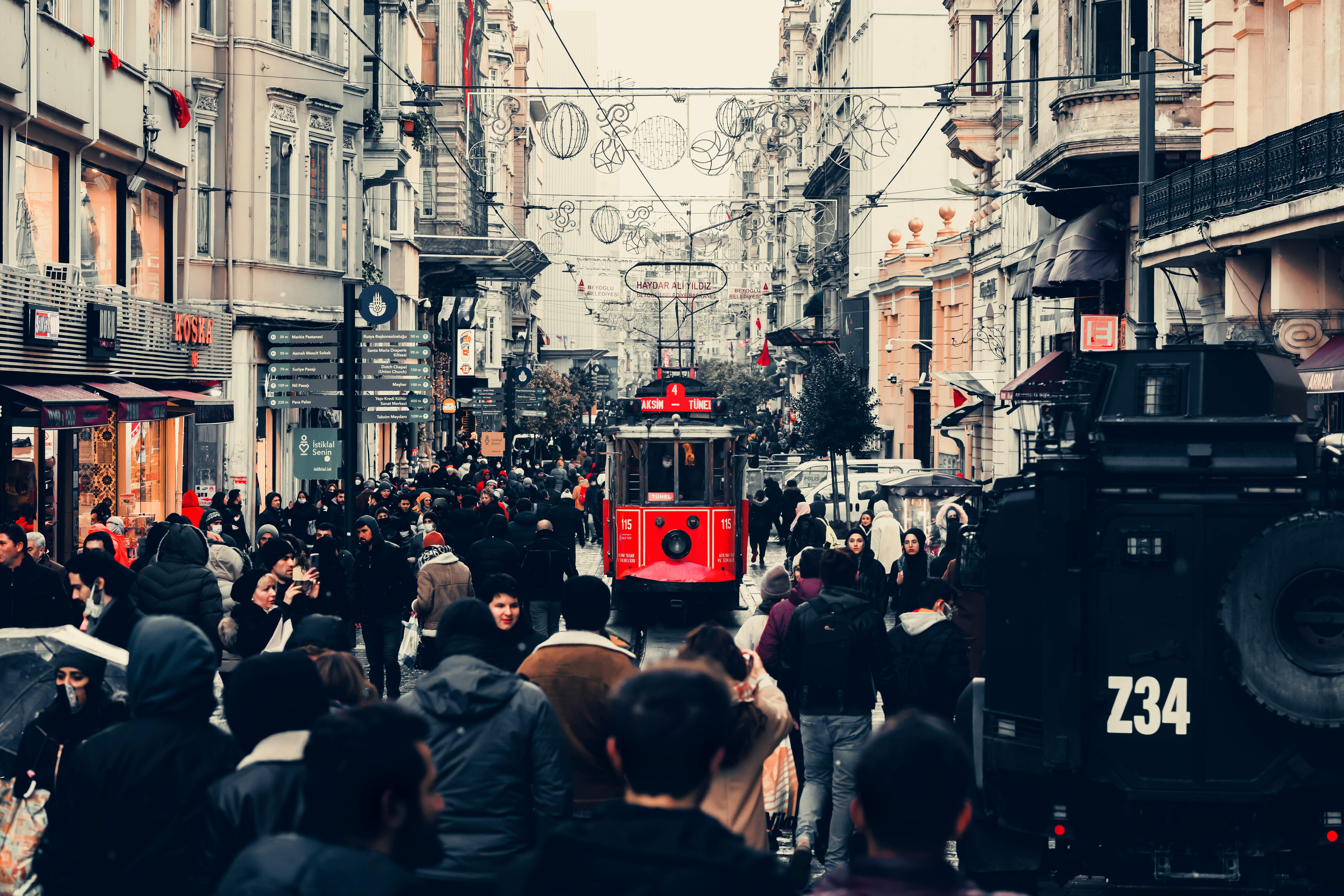 hyper-local politics geographic targeting — Photo by Muhammed  Eratilgan on Pexels