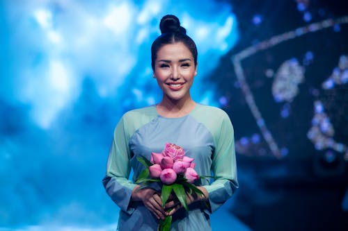 亞洲女孩, 時尚, 美麗的花朵 的 免费素材图片