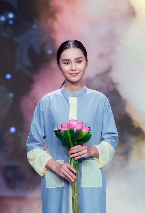 亞洲女孩, 時尚, 美麗的花朵 的 免费素材图片