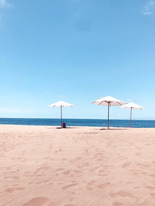 Fotos de stock gratuitas de arena, cielo azul, mar