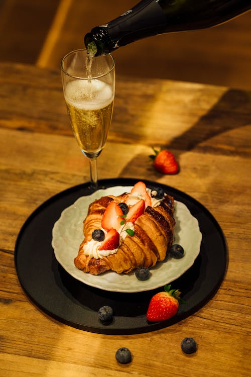 Foto profissional grátis de alimento, amoras, champagne