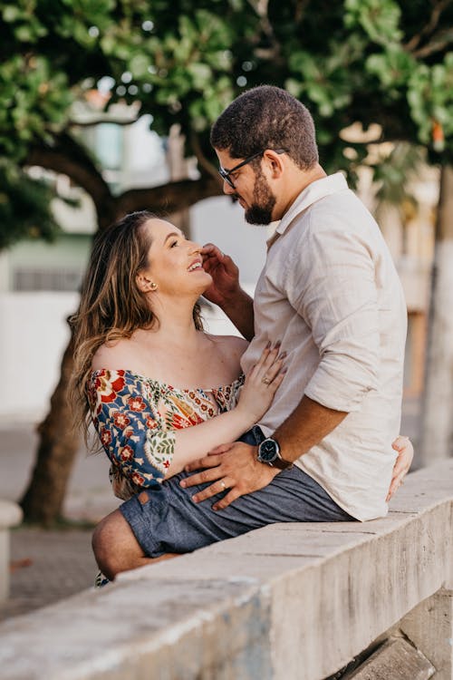 Foto profissional grátis de alegre, amor, casal