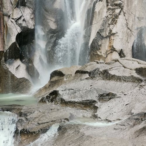 Foto d'estoc gratuïta de cascades, esquitxos d'aigua, natura