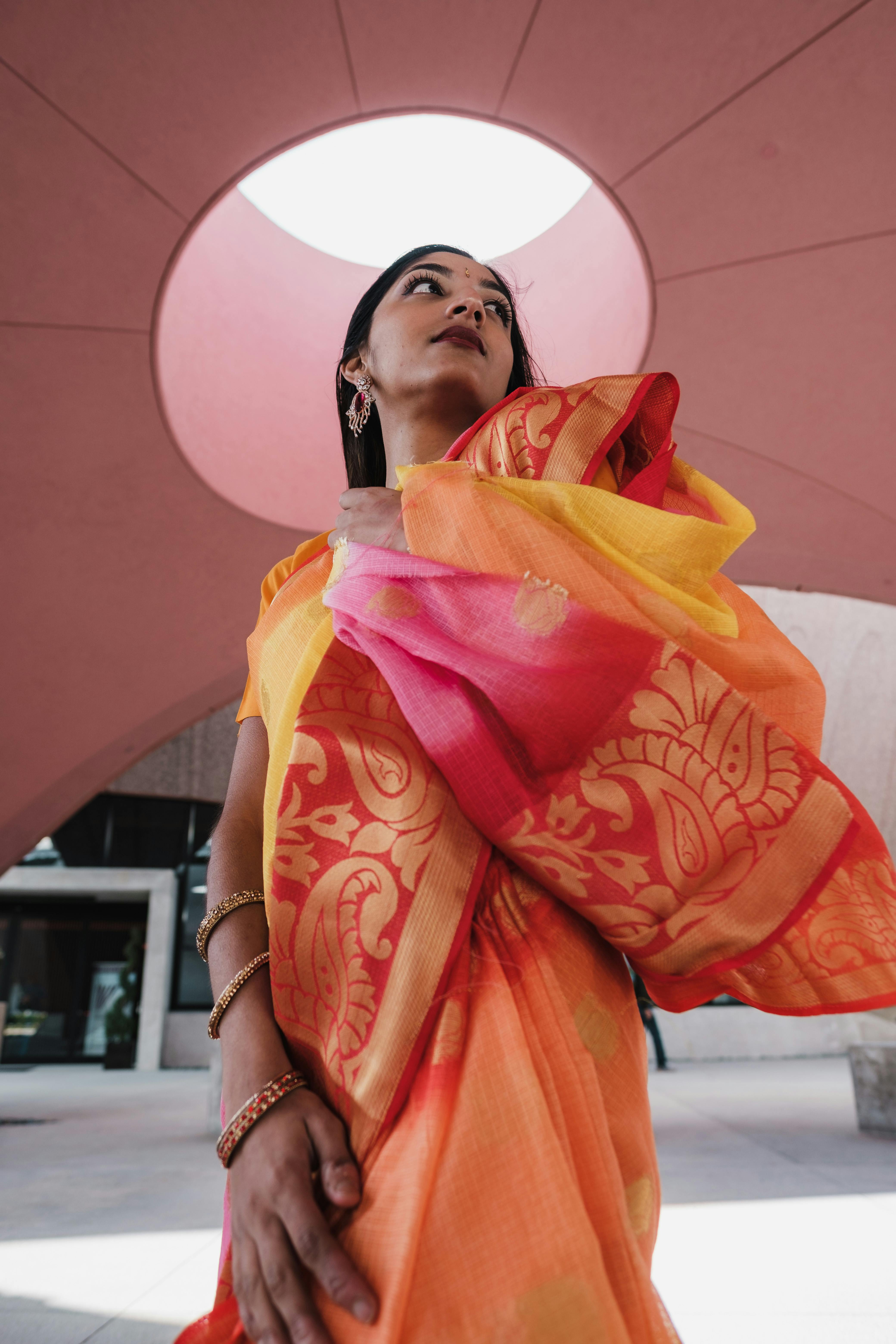 Sareeseduction.blogspot.com #saree #sari #backless #blouse #back #hot  #indian #women #girl #lady #sareeseduction #silver #orange #mirror … | Saree,  Seduction, Women