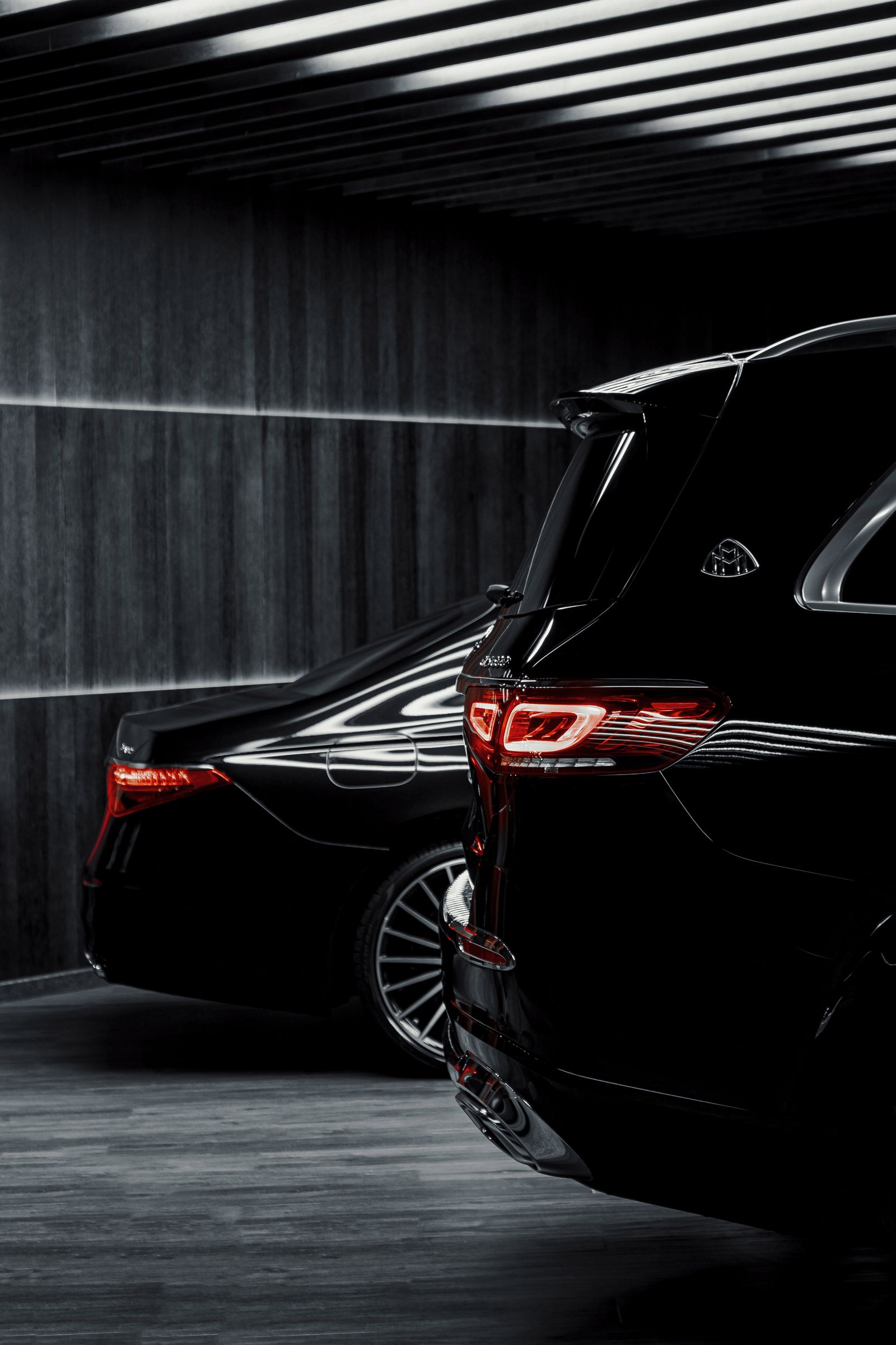 Mercedes Black Garage 4K wallpaper