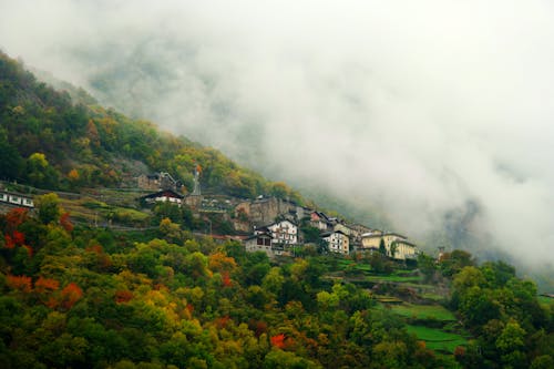 Darmowe zdjęcie z galerii z chmury, dolina, domy