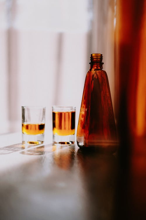 Kostenloses Stock Foto zu alkohol, brille, cognac