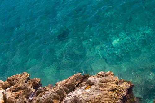 Free Breathtaking aerial view of crystal clear blue waters and rocks in Kuşadası, Turkey. Stock Photo