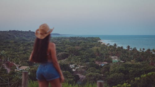 Gratis lagerfoto af denim shorts, hat, kvinde