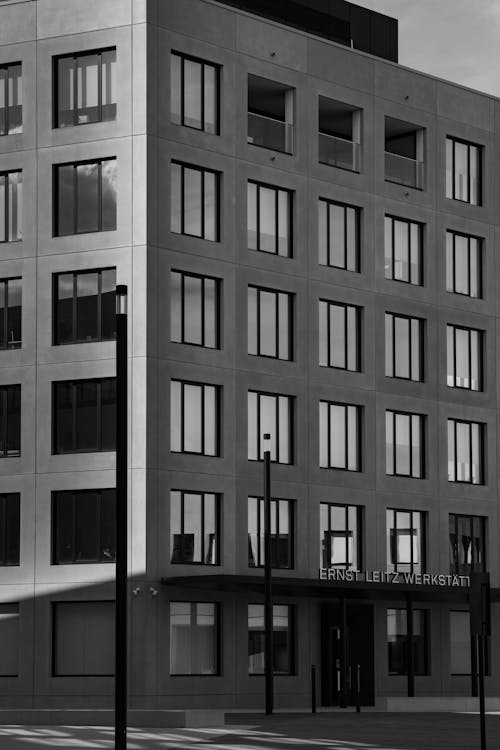 Immagine gratuita di bianco e nero, edificio, facciata