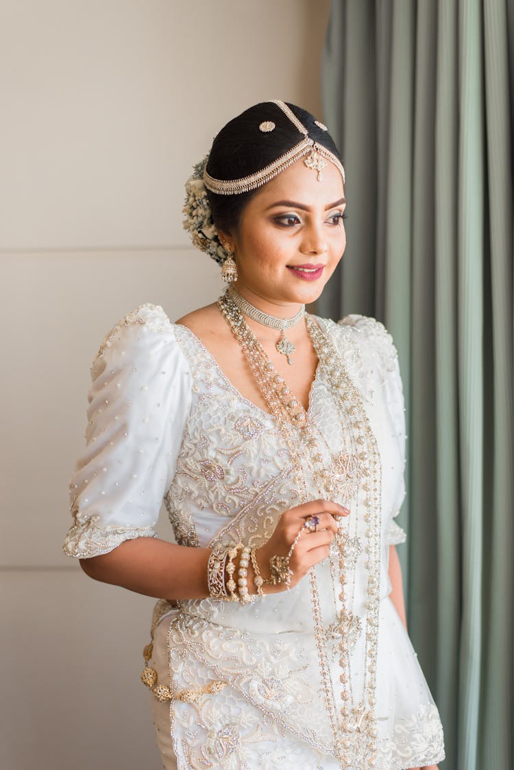 Beautiful Sri Lankan Bride In Wedding Dress