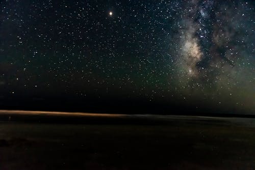 Foto profissional grátis de astronomia, campo de estrelas, céu estrelado