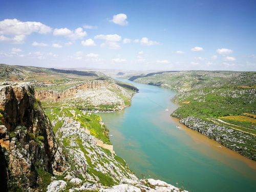 Free A breathtaking view of a mountain river valley with rock formations and clear skies, perfect for nature enthusiasts. Stock Photo
