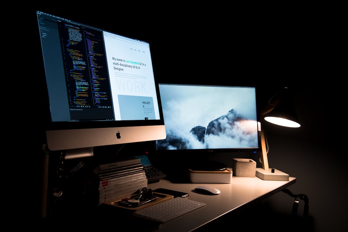 Free Imac Aluminum on Table Stock Photo