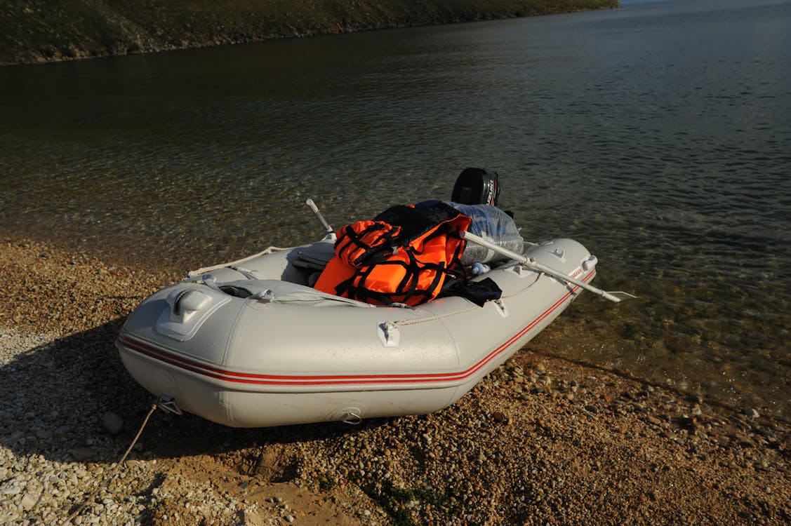 Free Gray Inflatable Boat on the Shore Stock Photo