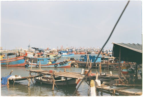 Foto d'estoc gratuïta de atracat, barques de pesca, embarcacions d'aigua