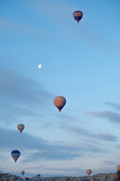 Kostnadsfri bild av äventyr, blå himmel, flygande