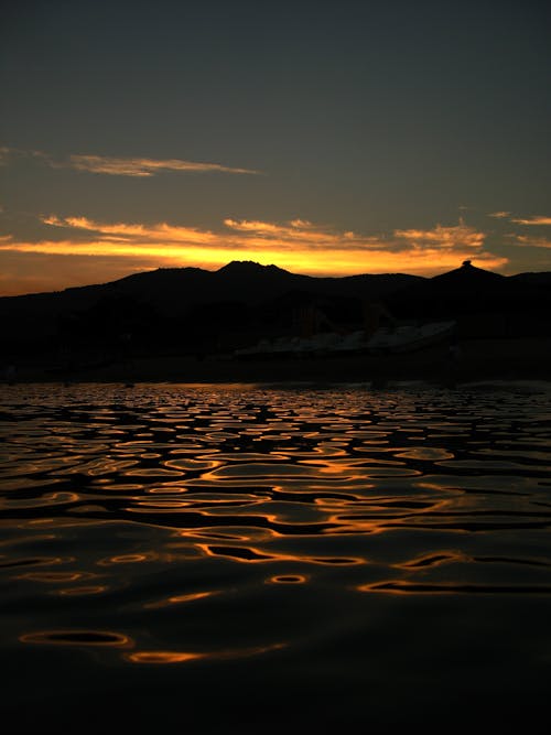 açık hava, altın saat, dağlar içeren Ücretsiz stok fotoğraf