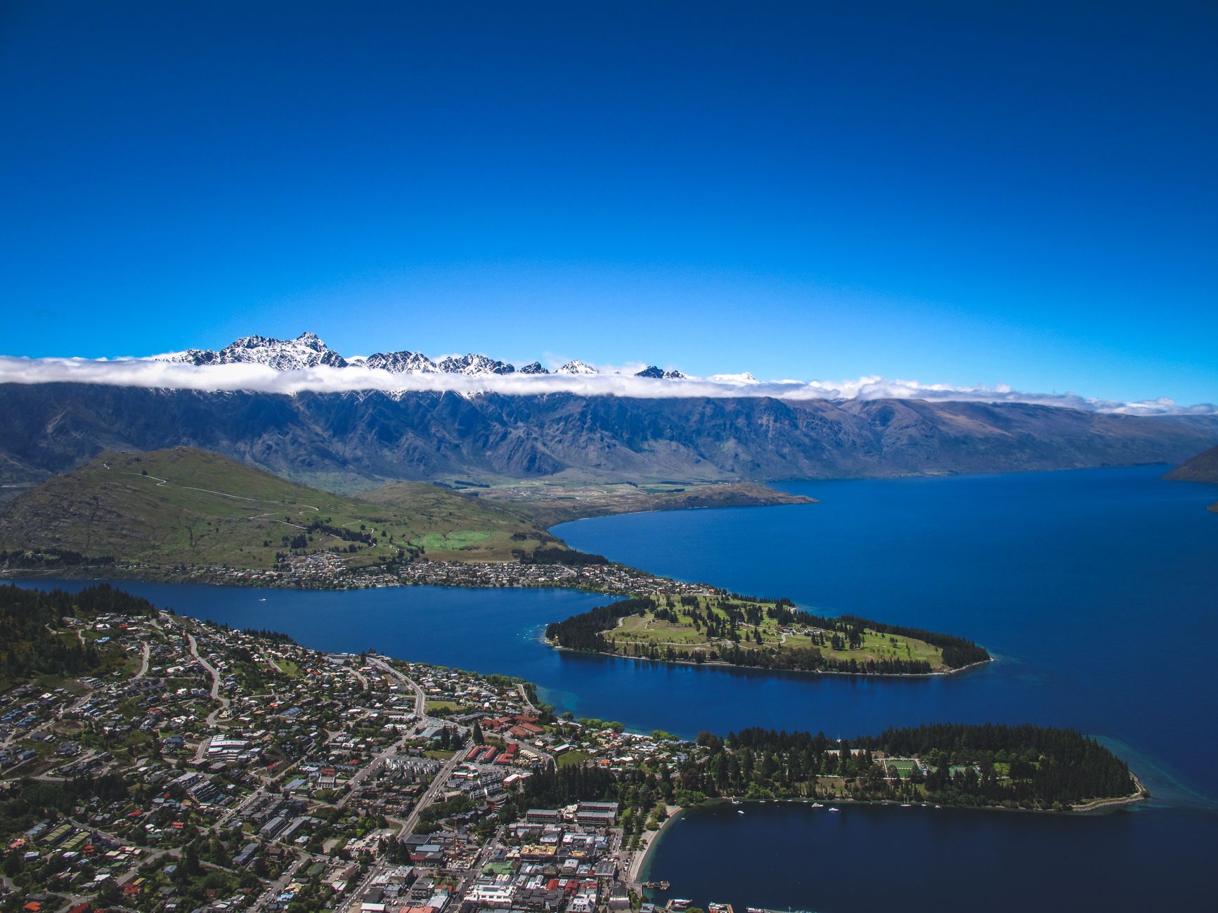 Queenstown Nightlife Guide: Bars, Clubs & Evening Adventures