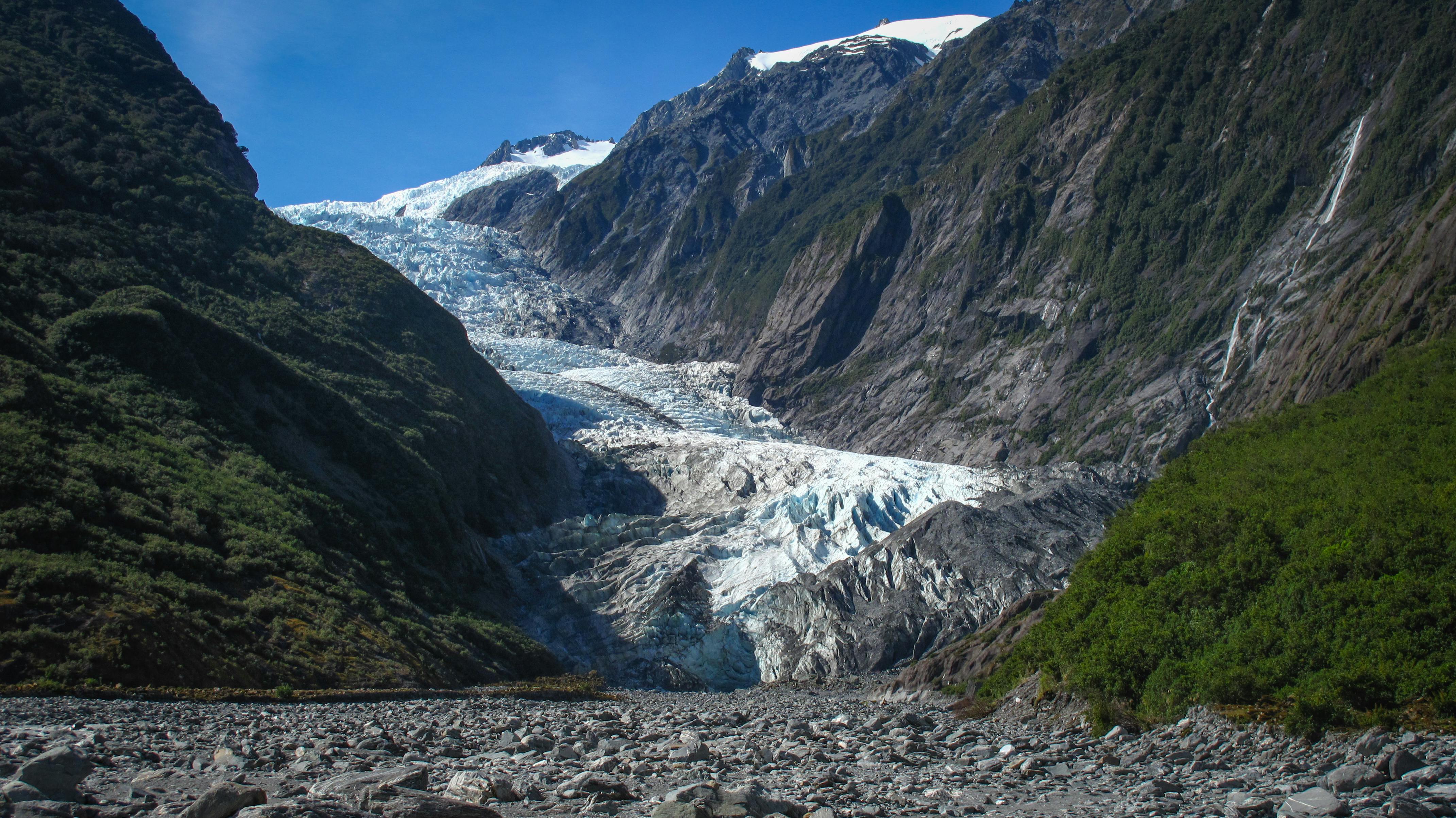 general travel new zealand tours — Photo by Francesco Ungaro on Pexels