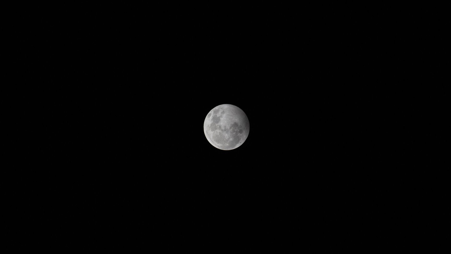 Nasa picks rover to explore 150-foot moon pit for base.