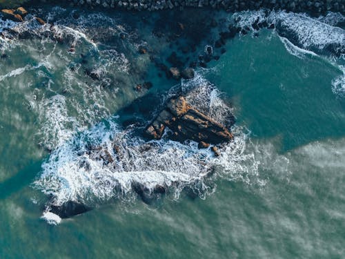 Δωρεάν στοκ φωτογραφιών με βραχώδης ακτή, θάλασσα, κύματα που συντρίβουν