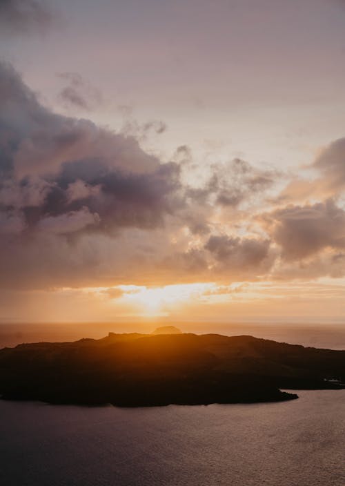 Immagine gratuita di cielo, isola, luce del sole