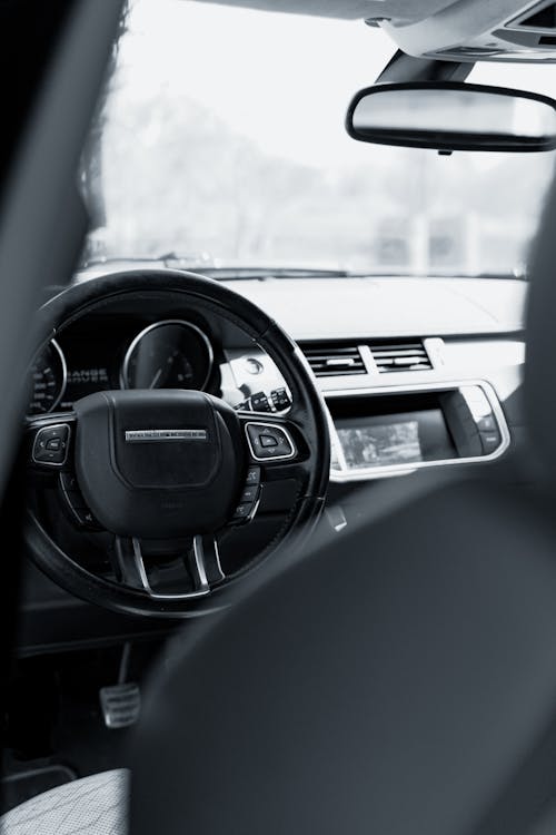Free Grayscale Photo of a Range Rover Steering Wheel Stock Photo