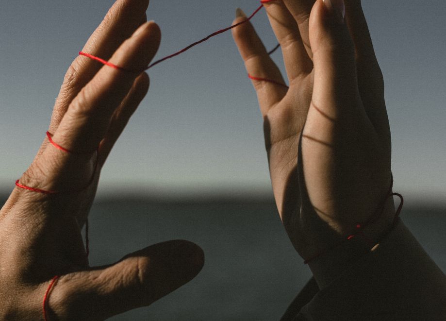Online dating: starting a conversation on a niche platform