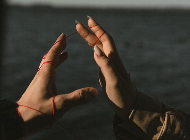 Online dating: starting a conversation on a niche platform