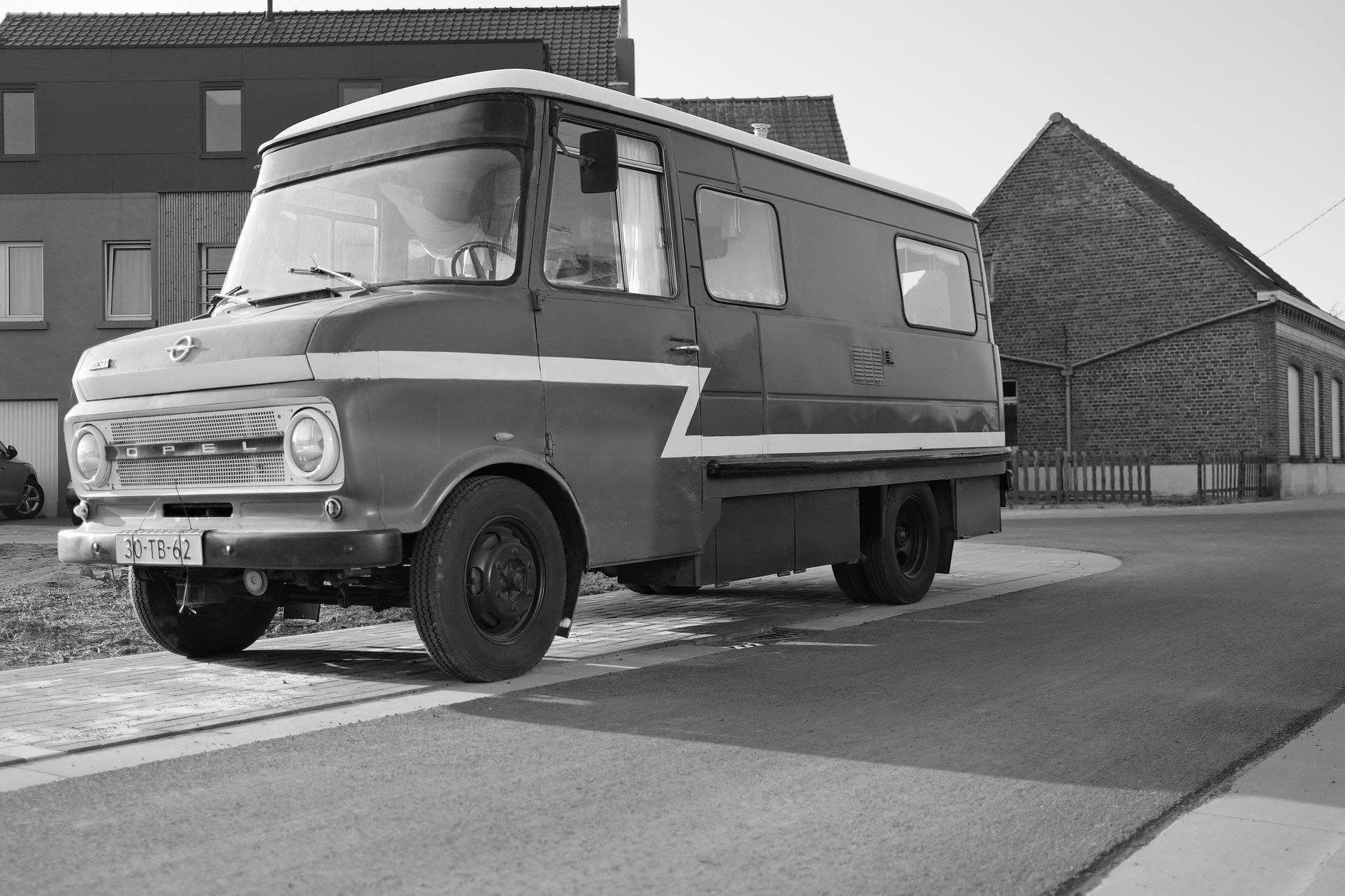 Opel Combo compacte bestelauto op straat