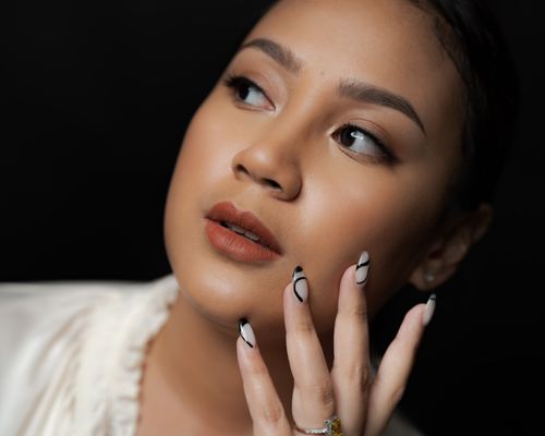 Free A beautiful close-up portrait of a woman with chic nail art, showcasing elegance and beauty. Stock Photo