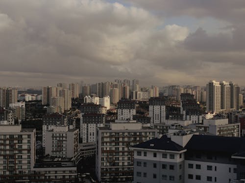 公寓建築, 城市, 多雲的天空 的 免費圖庫相片