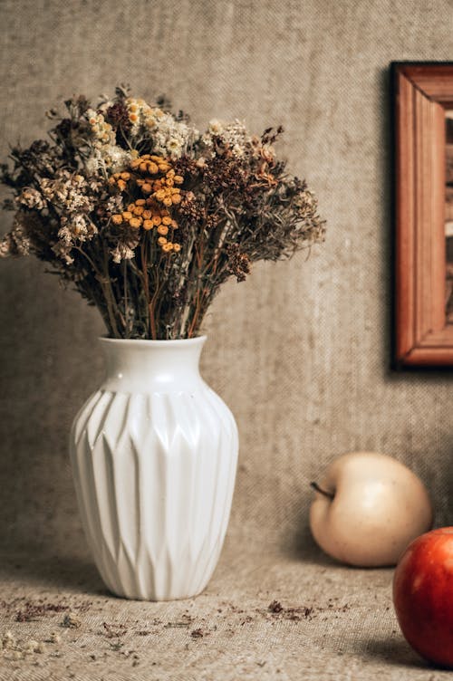 Free Dry Flowers in a White Vase Stock Photo