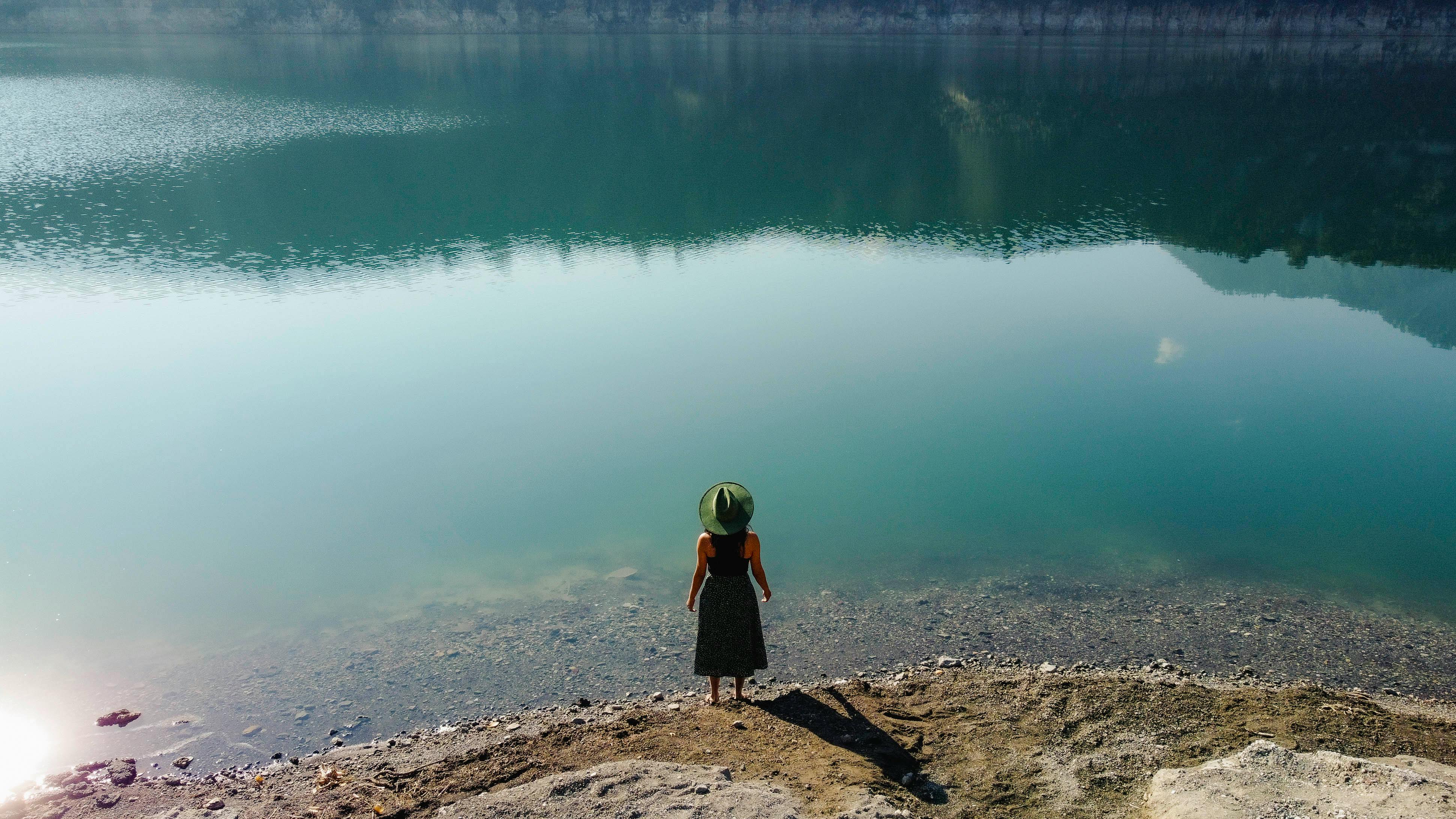 mujer en laguna de atexcac