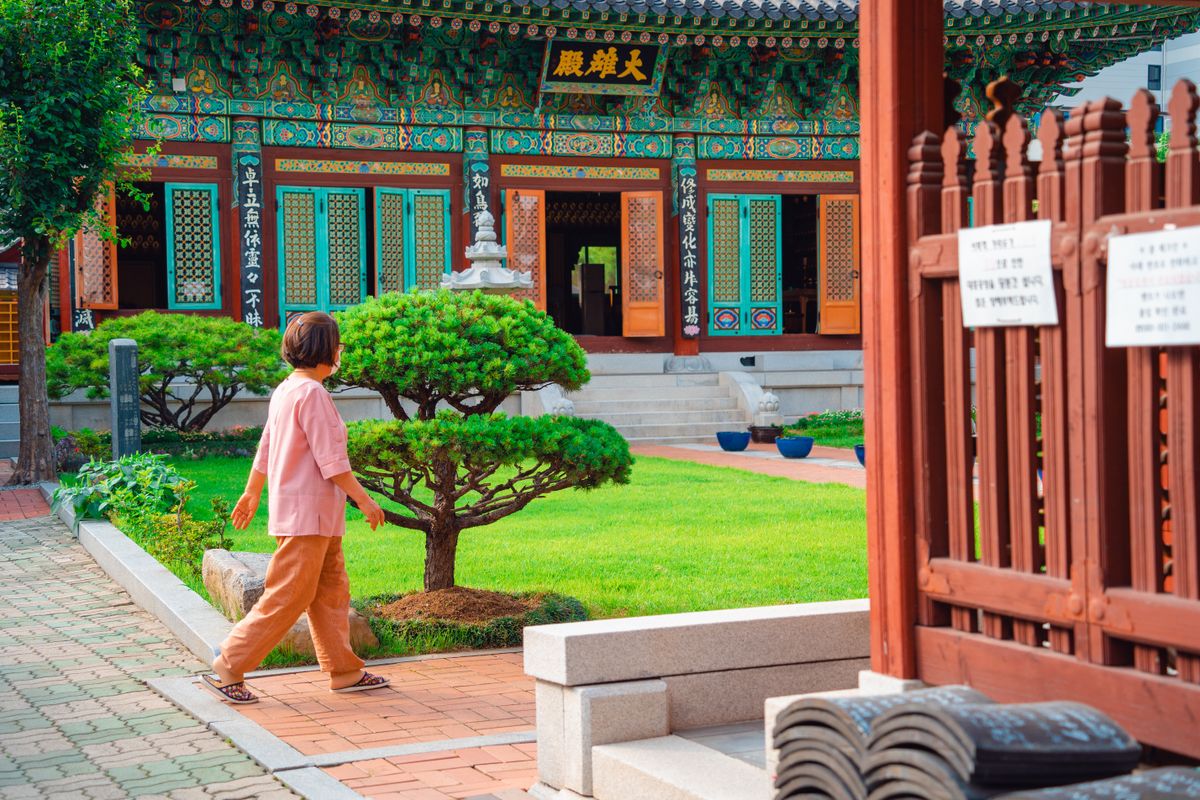 Relax at Yangnim-dong's Historic Lanes
